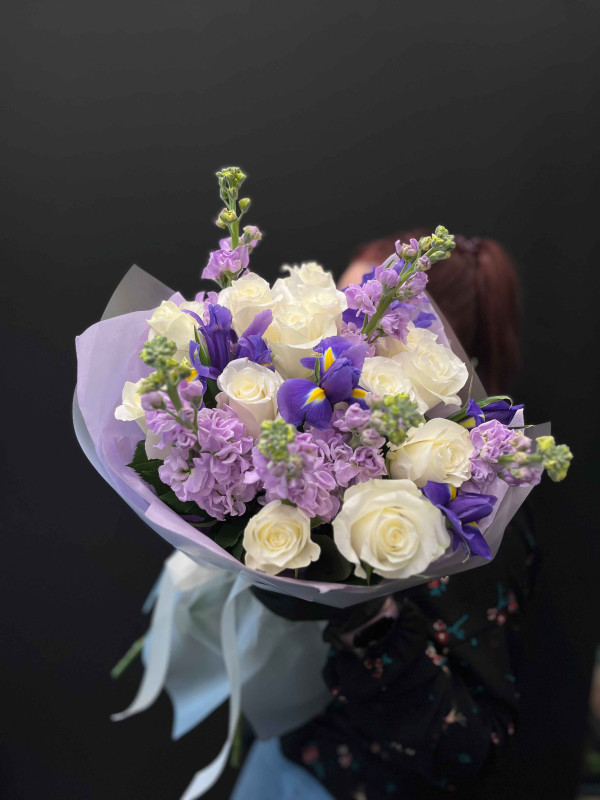 Букет #116 маттиола, роза, ирис