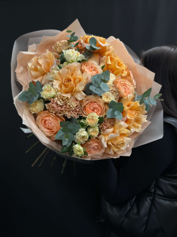 Букет XXL #137 из французской, пионовидной розы и диантусов