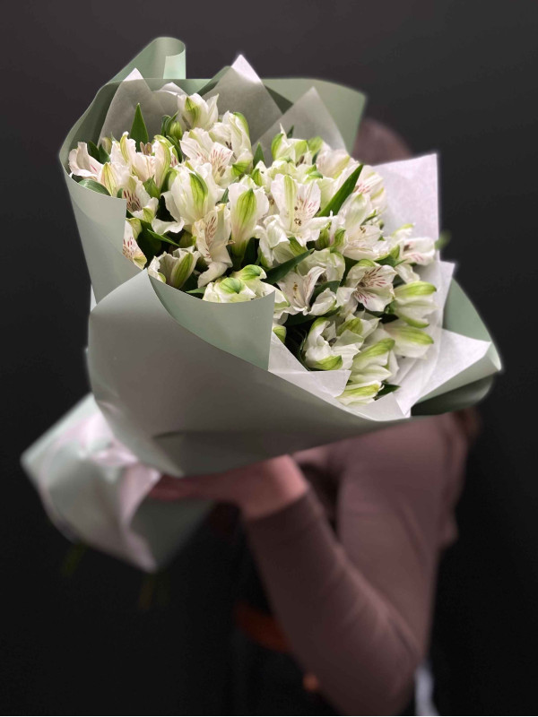 Букет #14 из белых альстромерий