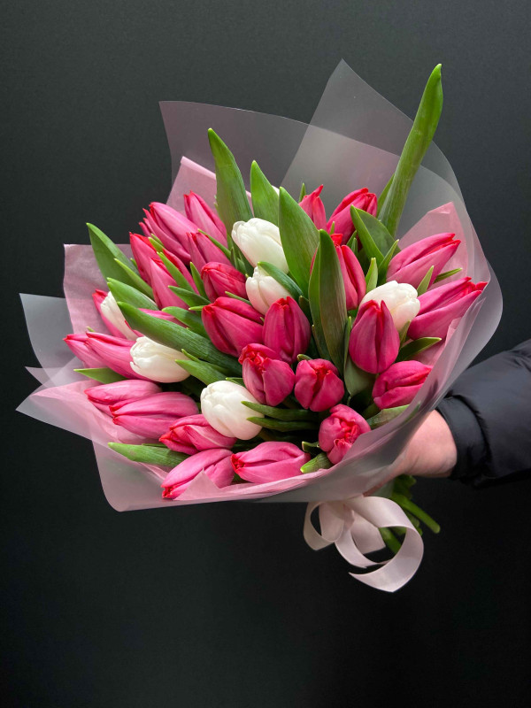 Букет #231 из 35 тюльпанов (белый и розовый)