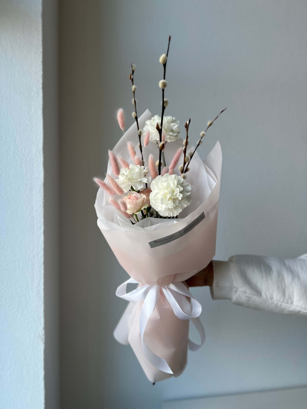 Букет #292 белая гвоздика и верба