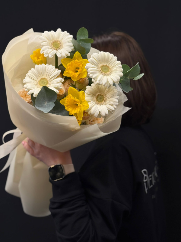 Букет #336 с нарциссами