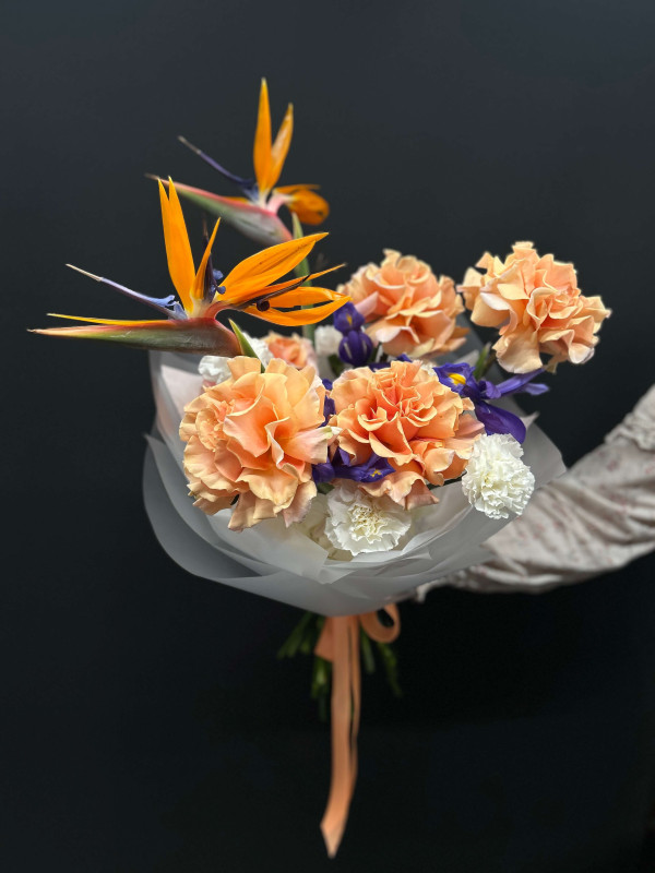 Букет #343 с французской розой и стрелицией