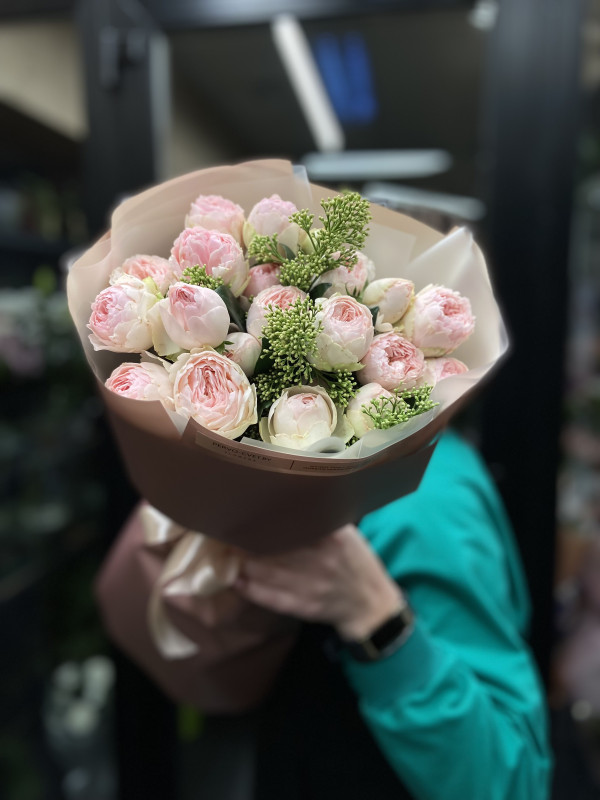 Букет #353 пионовидные розы Менсфилд Парк