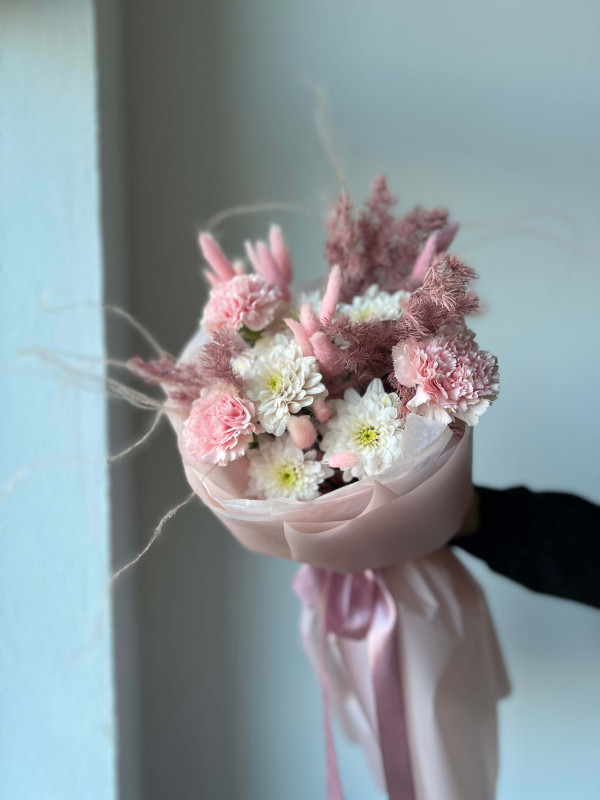 Букет #384 из хризантем и гвоздик
