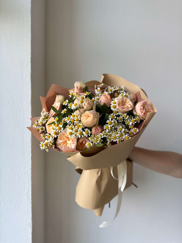 Букет #386 пионовидная роза и танацетум