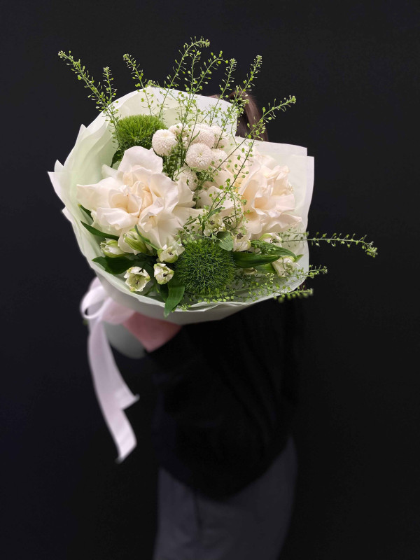 Букет #442 французская роза и гвоздика Грин Трик