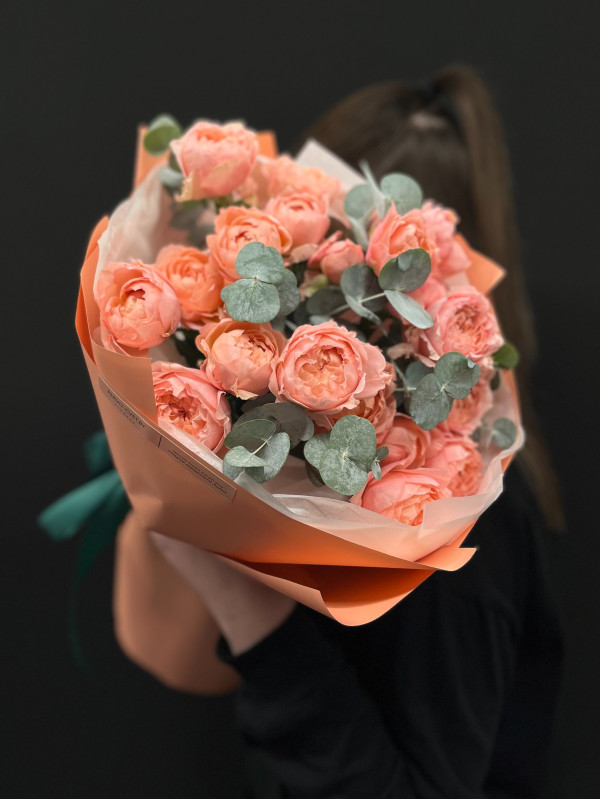 Букет #444 из кустовой пионовидной розы Джульетта