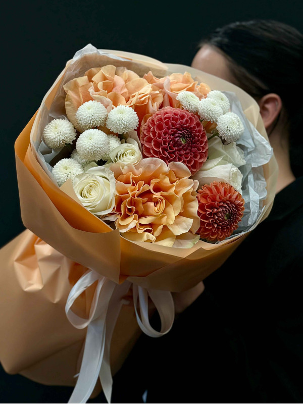 Букет #493 из георгинов, хризантем и французских роз