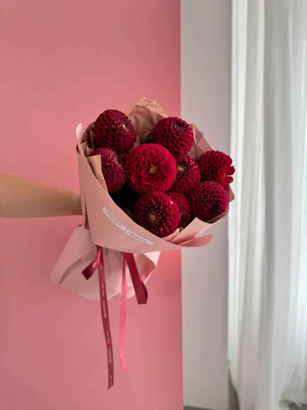 Букет #502 из красных георгинов