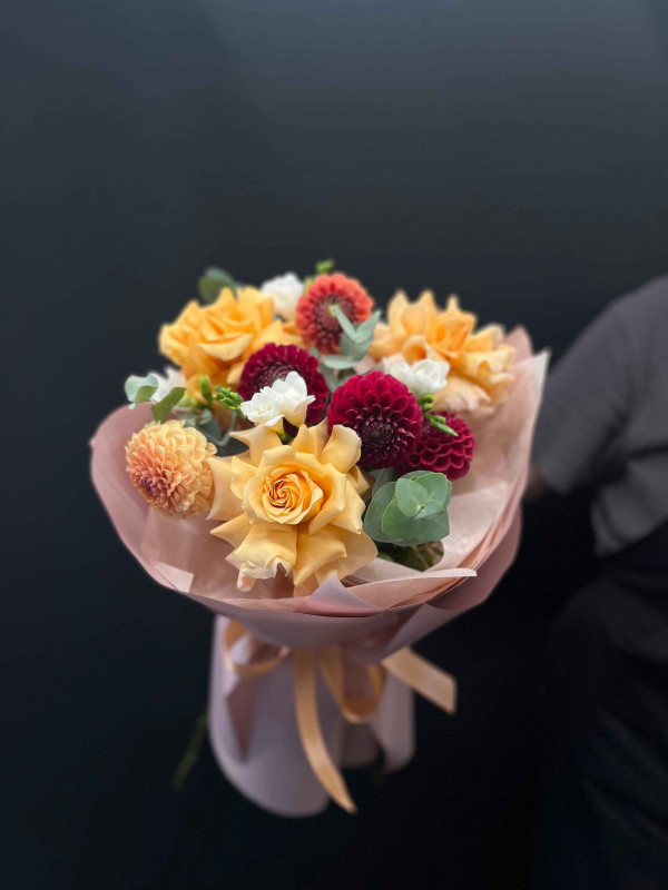 Букет #527 из французской розы, георгинов и фрезий