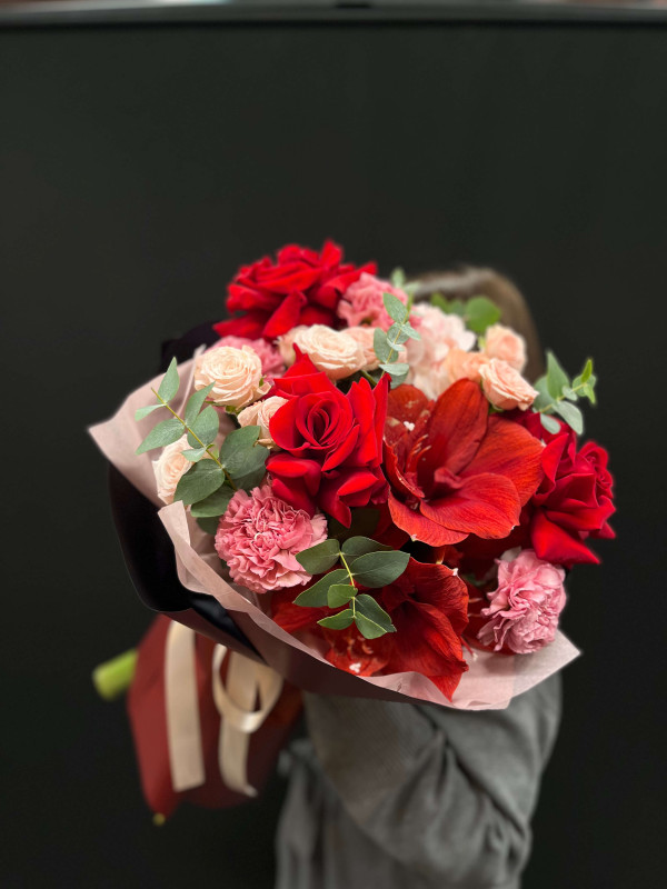 Букет #556 амариллис, гортензия и французская роза