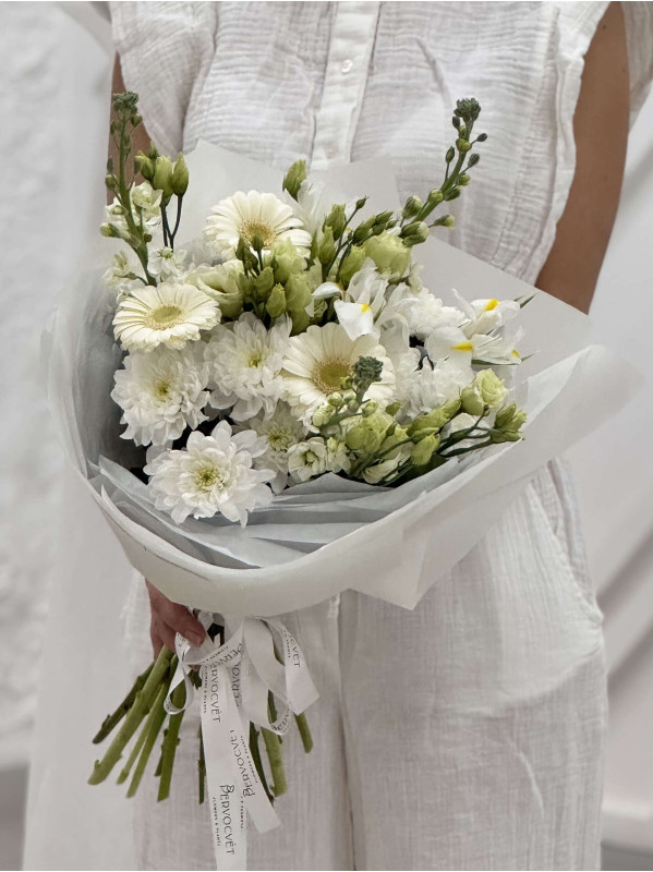 Букет #562 с герберой и белым ирисом