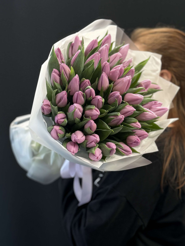 Букет XXL из 51 сиреневого тюльпана