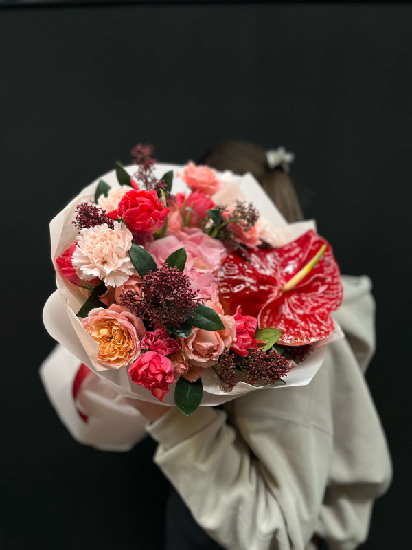 Букет #578 с тюльпаном и антуриумом