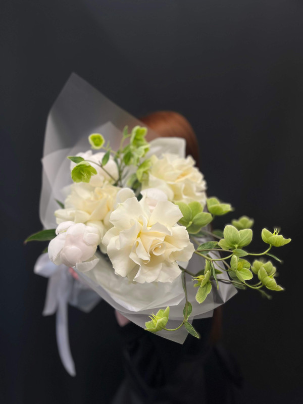 Букет #584 белый пион и французская роза