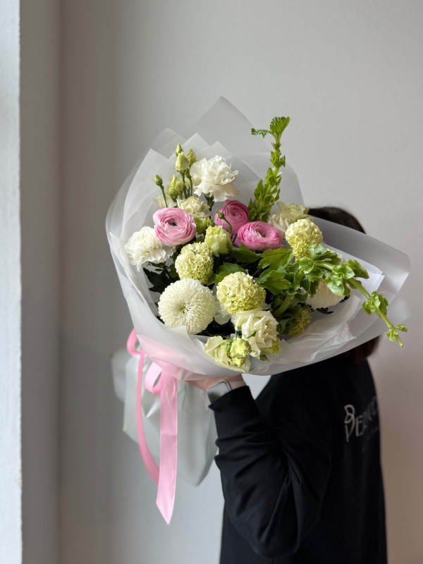 Букет #587 ранункулюс и хризантема СуперБоул