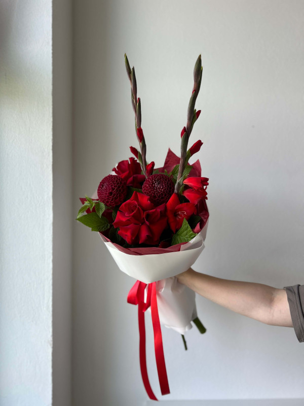 Букет #612 французская роза, георгин и гладиолус