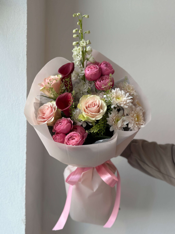 Букет #82 пионовидная роза Сильва Пинк и калла