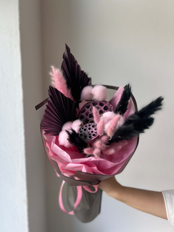 Букет из сухоцветов #29 лотосом и пальмовым листом