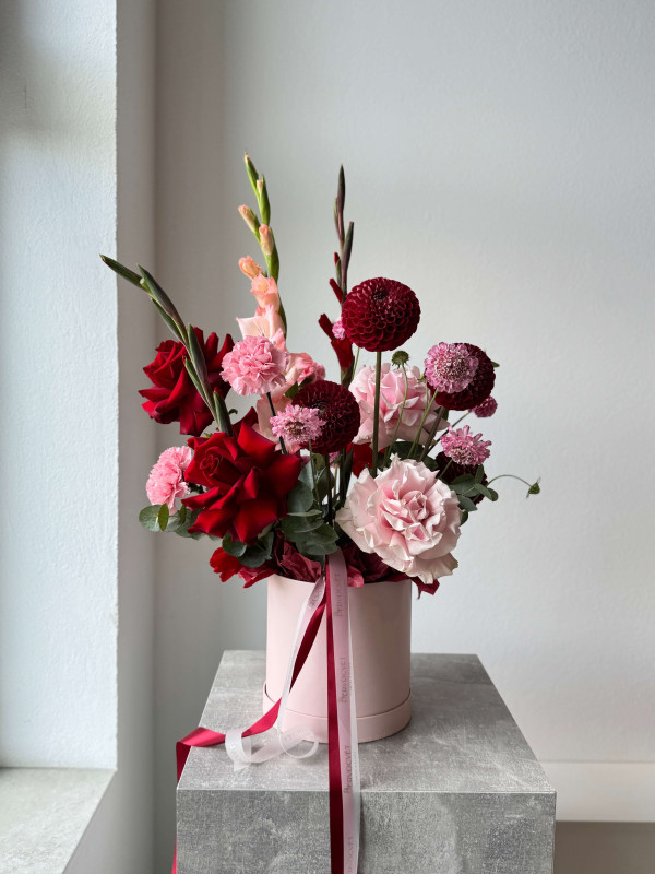 Композиция #113 в коробке с георгином