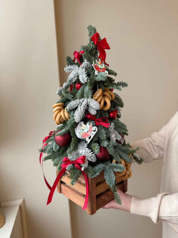 Елочка из нобилиса 60 см #114 с традиционным декором