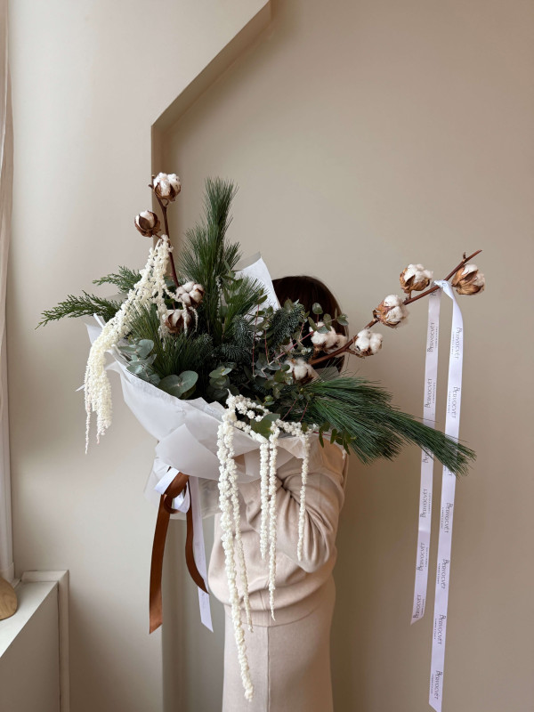 Зимний букет #115 хвоя, снежные ветви и хлопок