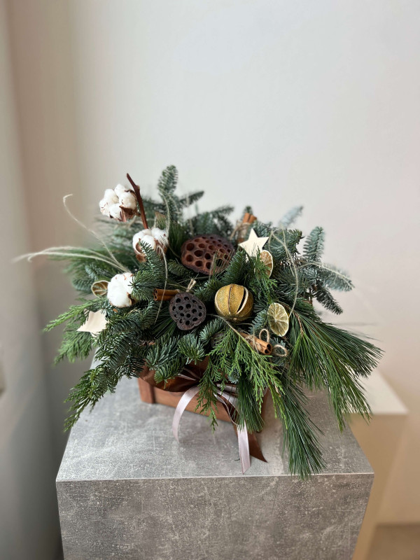 Новогодняя композиция #118 с декором из мандаринов и корицы
