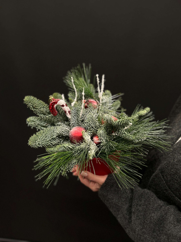 Новогодняя композиция в кашпо #9