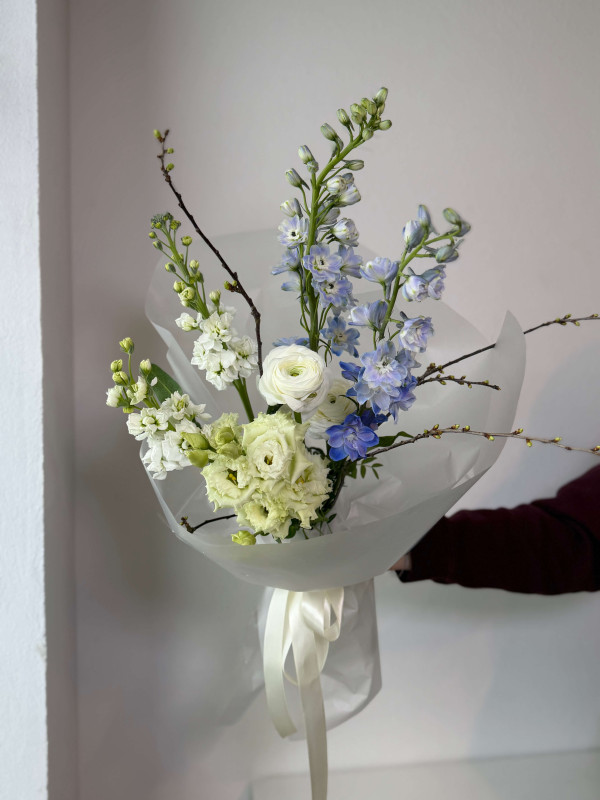 Садовый букет #30 ранункулюс и цветущие ветви