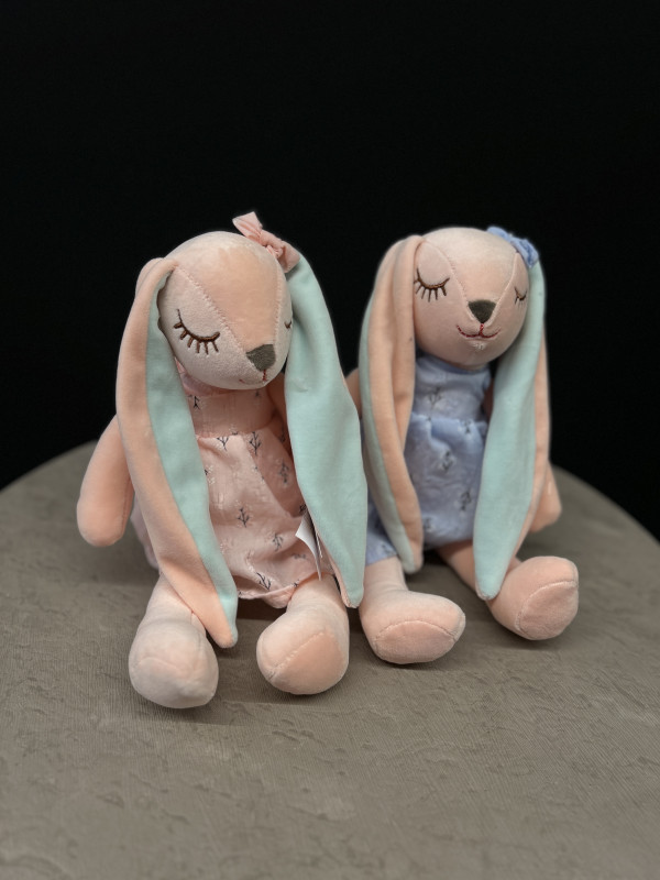 Заяц плюшевый 20 см