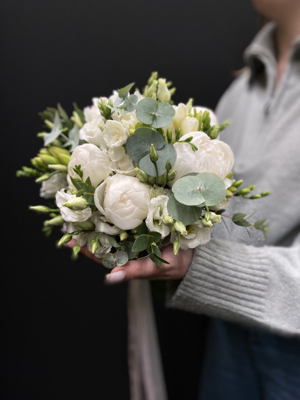 Букет невесты #30 пионы и фрезия
