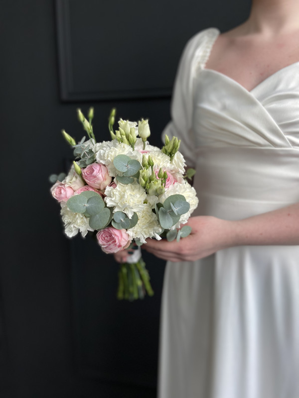 Букет невесты #32 пионовидная роза и диантус