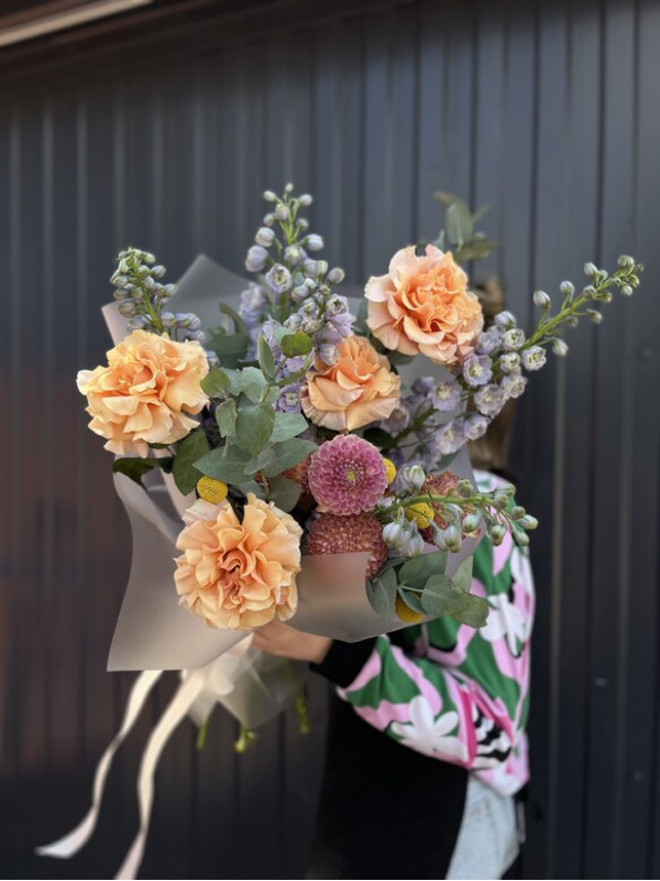 Букет XXL #329 дельфиниум и французская роза