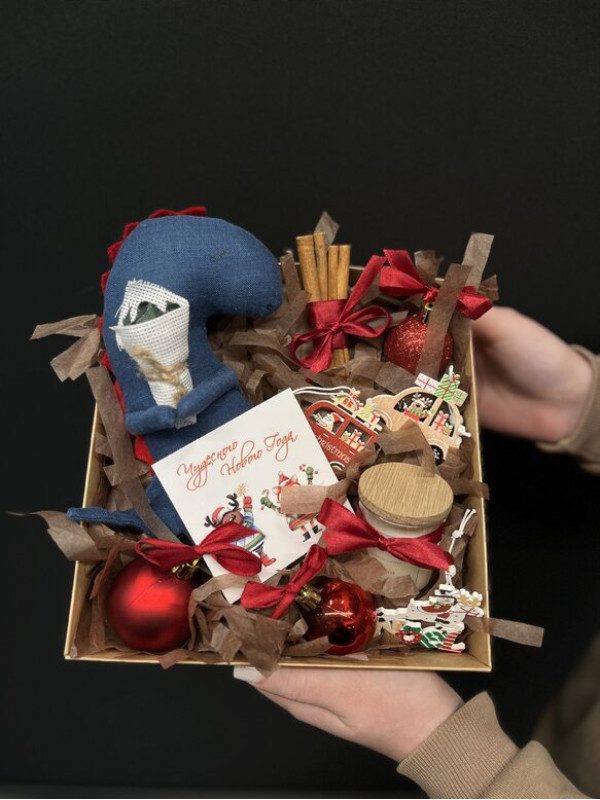 Новогодний бокс #82 с льняной игрушкой