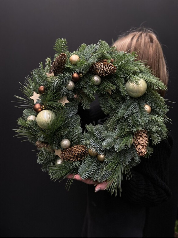 Новогодний венок из нобилиса #75 с декором