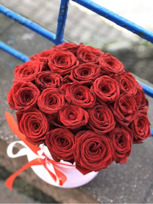 Композиция #25 из 25 роз в шляпной коробке