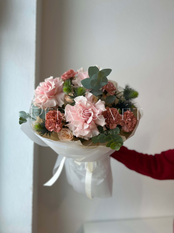 Букет #288 французская роза и персиковый диантус