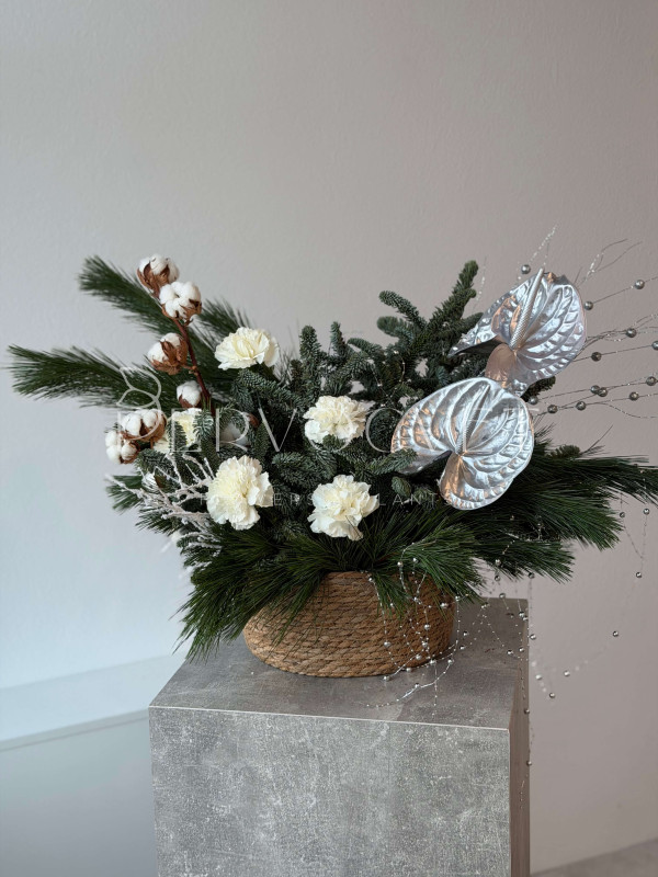 Композиция #120 хвоя, хлопок и антуриум