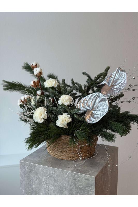 Композиция #120 хвоя, хлопок и антуриум