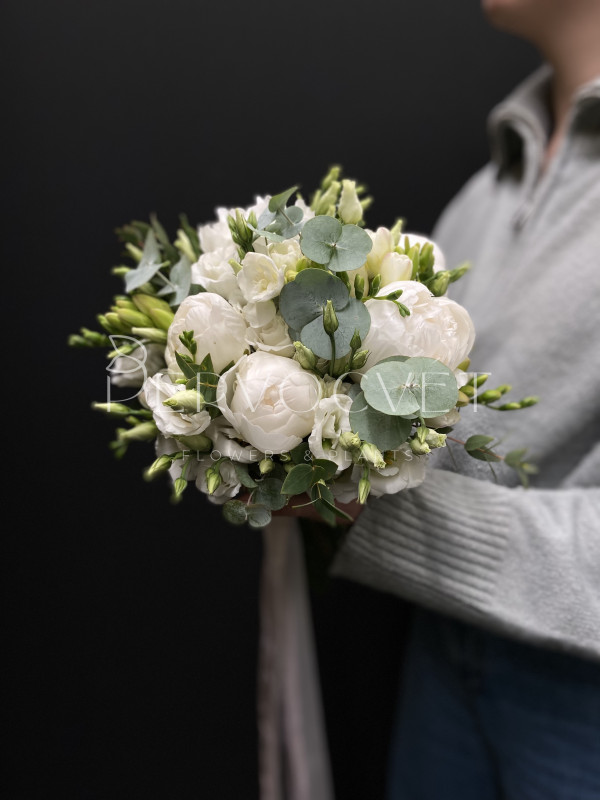 Букет невесты #30 пионы и фрезия