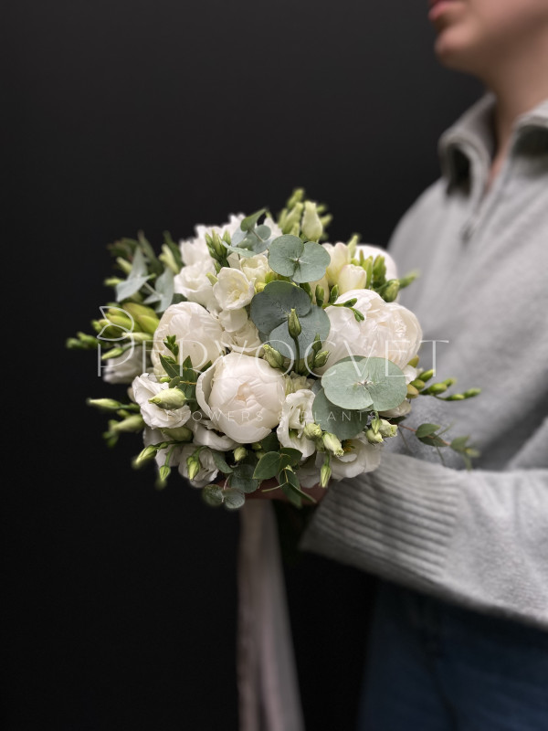 Букет невесты #30 пионы и фрезия