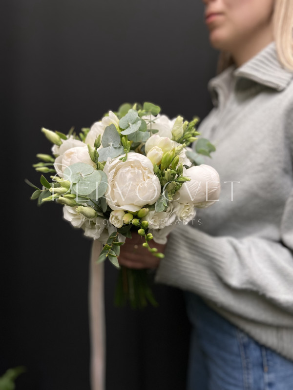 Букет невесты #30 пионы и фрезия