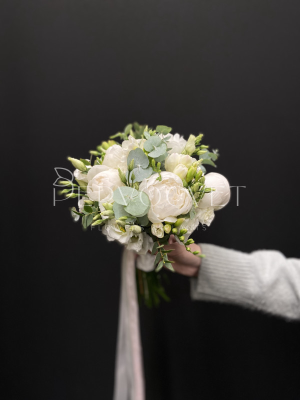 Букет невесты #30 пионы и фрезия