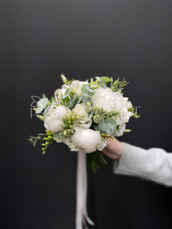 Букет невесты #30 пионы и фрезия