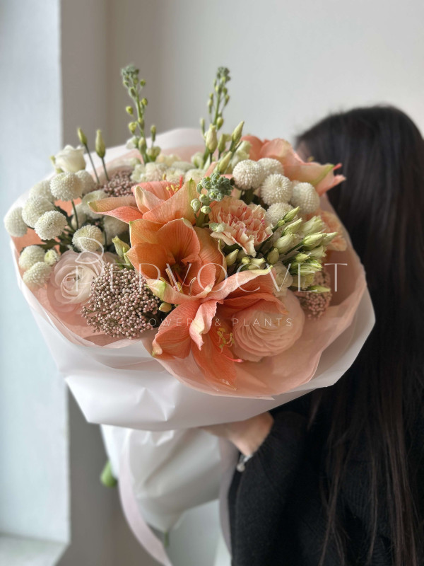 Букет #228 амариллис и ранункулюс Ханой