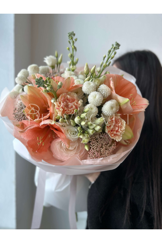 Букет #228 амариллис и ранункулюс Ханой