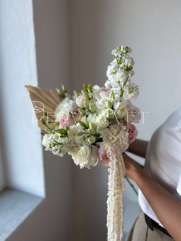 Букет невесты #4 эустома, пионовидная роза и амарант