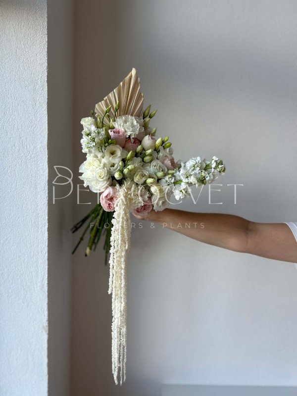 Букет невесты #4 эустома, пионовидная роза и амарант