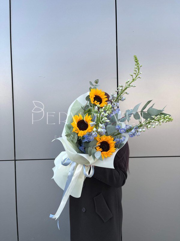 Букет #286 подсолнух и дельфиниум